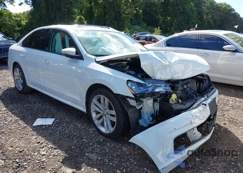 2019 Volkswagen Passat 2.0T Wolfsburg Edition z USA, uszkodzony, nr VIN 1VWLA7A33KC011262